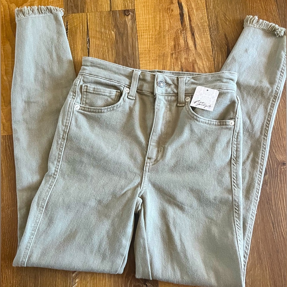 NWT Free People High-Rise Raw Hem Skinny Jeans Sz: 25 Perfect For Fall